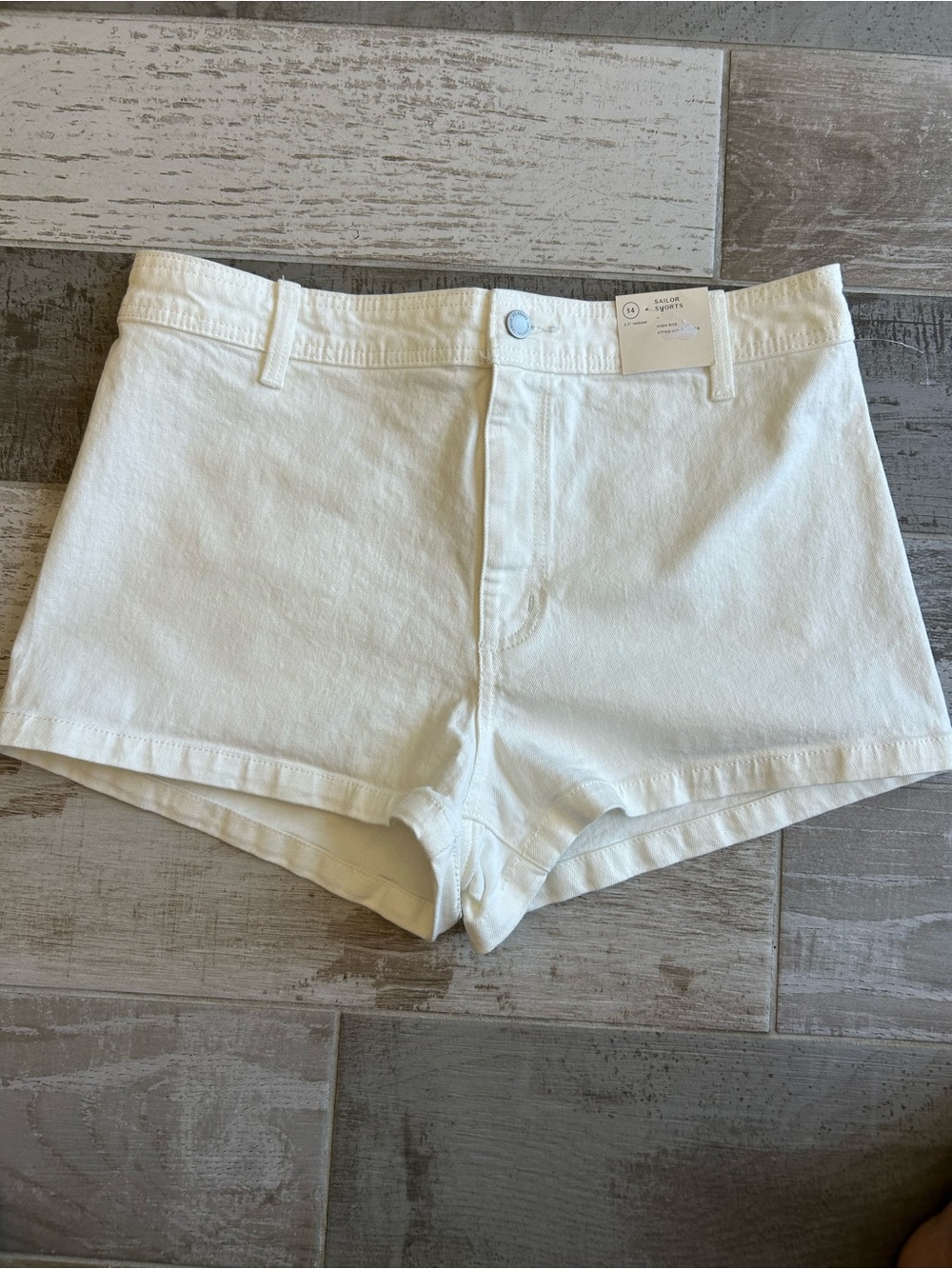 Universal Thread Women's High Rise 2.5" Inseam Sailor Jean Shorts White Size 14 - Picture 2 of 7